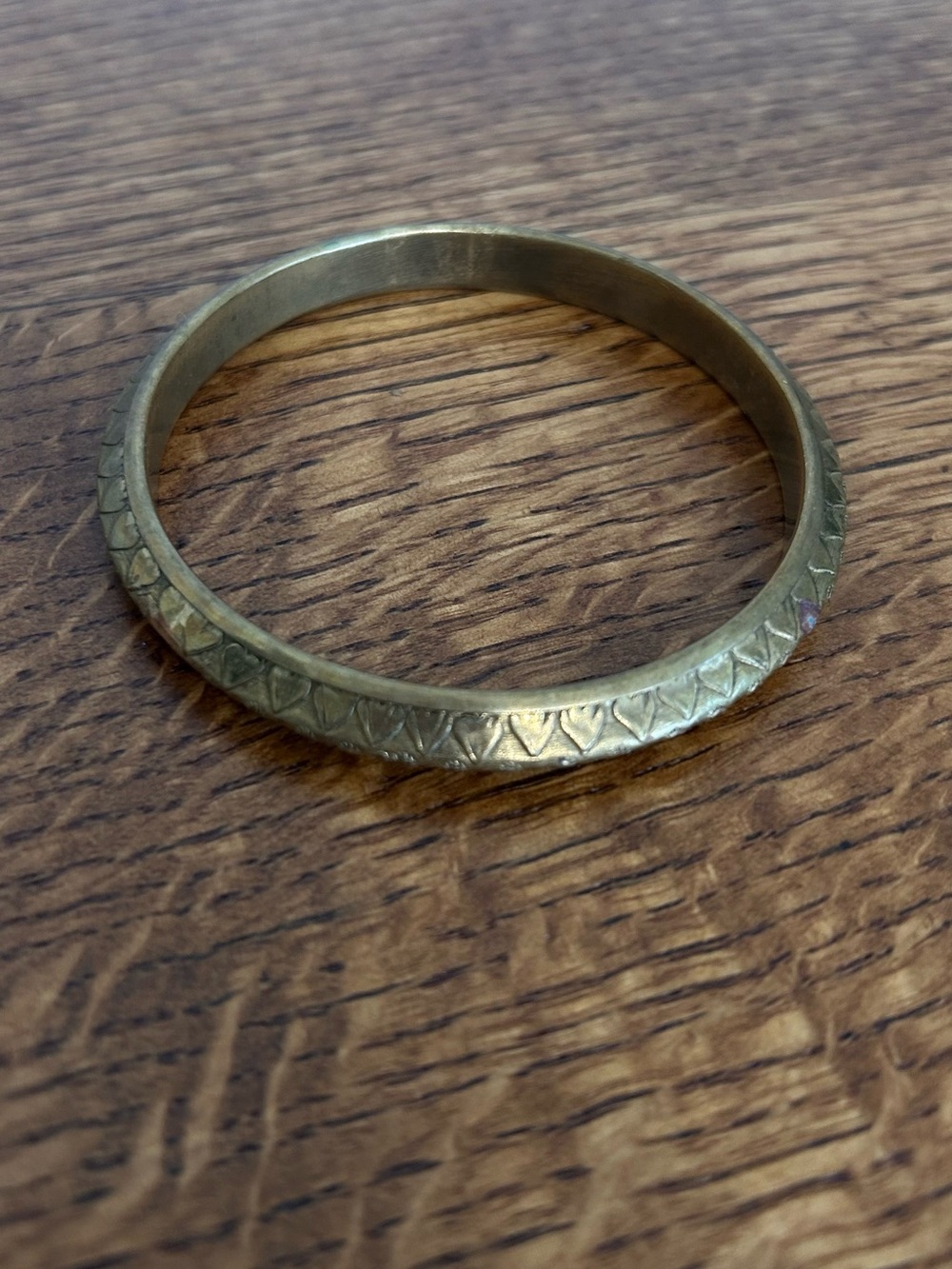 VINTAGE BRASS BANGLE BRACELET WITH ENGRAVED HEART PATTERN